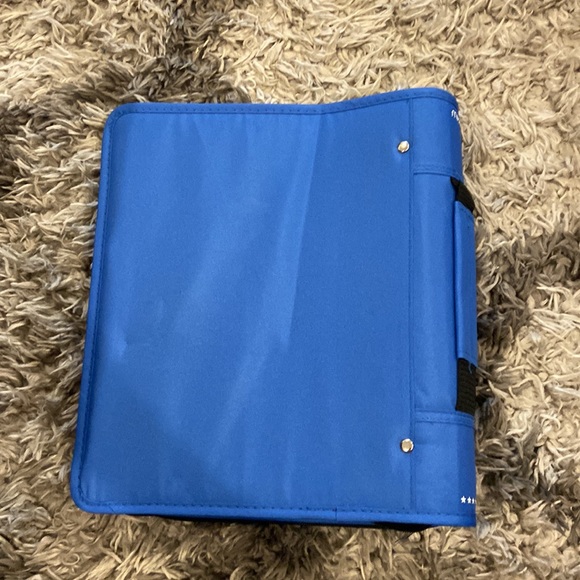 2” Five Star zipper binder with 880 sheet capacity. - Picture 3 of 3